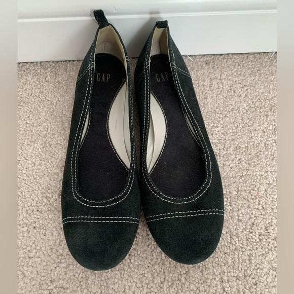 Perfect condition! Women’s Gap Flats- Size 8. - Picture 2 of 6